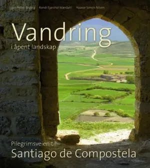 Omslag: "Vandring i åpent landskap : pilegrimsveien til Santiago de Compostela" av Jan Petter Engvig